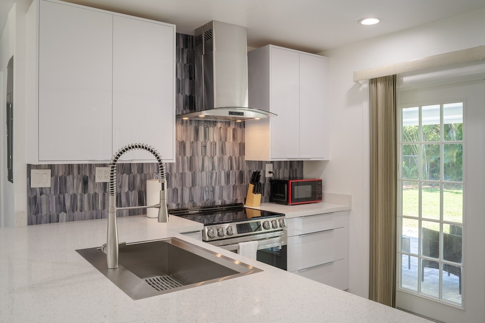 Spacious 3BR Home 2 Baths Amazing Pool Area