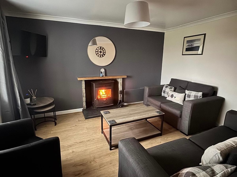 Croft House - Sleeps 4 & Mountain View