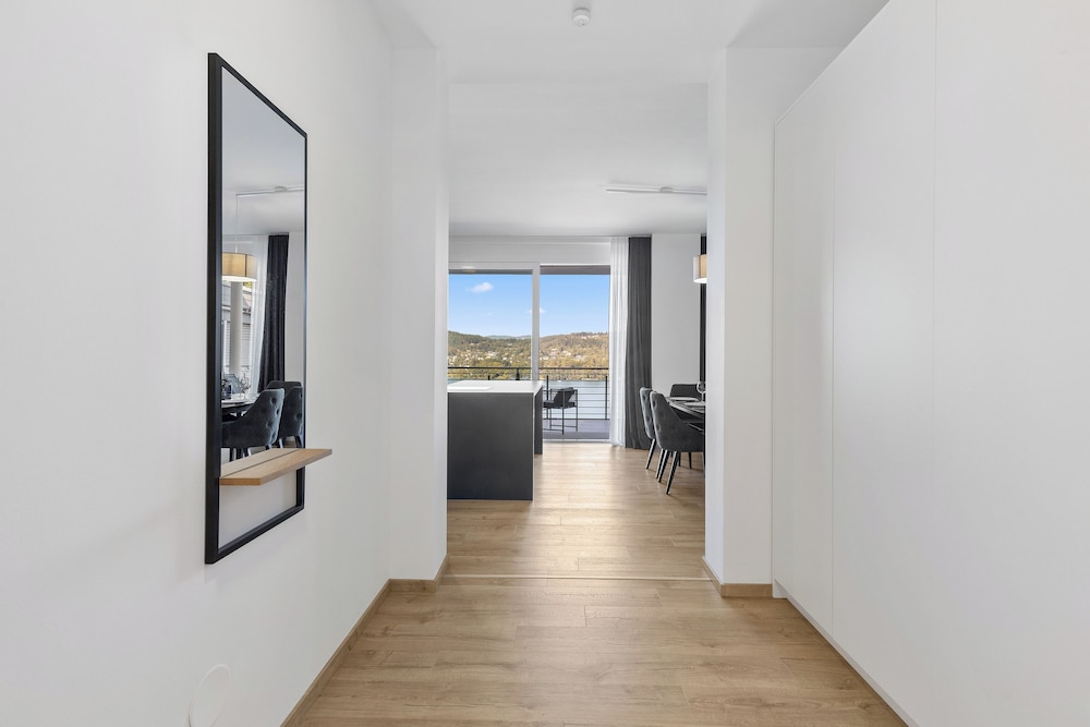 Maria Blick Lake View Apartments