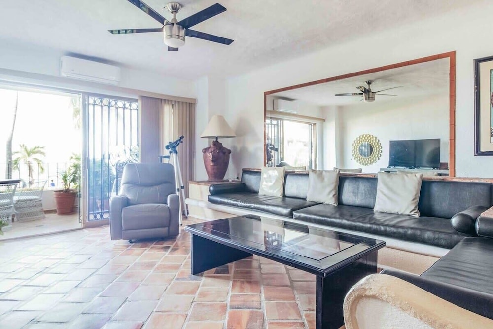 Ocean View 2Br Condo-balcony-beach-pool VDS 111