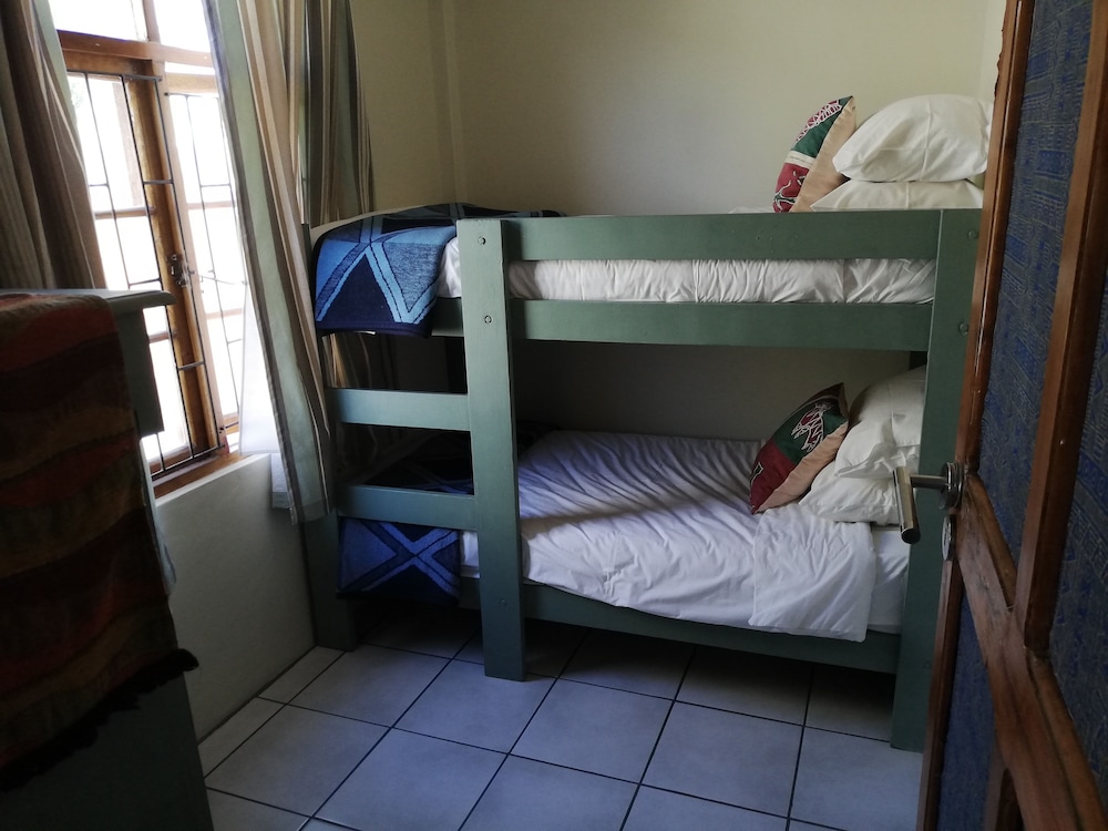 Inyathi Guest Lodge & Self Catering Chalets