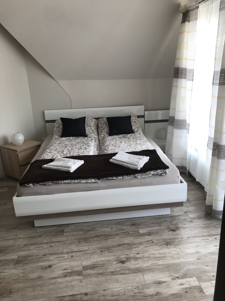 F 57 panzió view 5