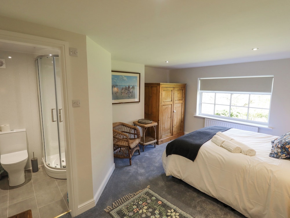 Moon Field Lodge