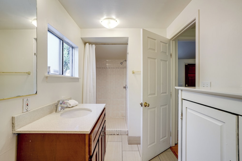 Oakland Group Retreat: Historic Home Near Downtown