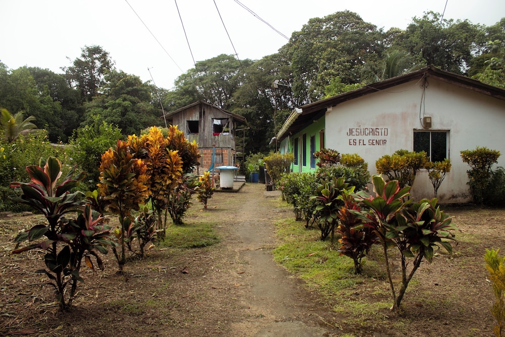 Wira Pora Hostal