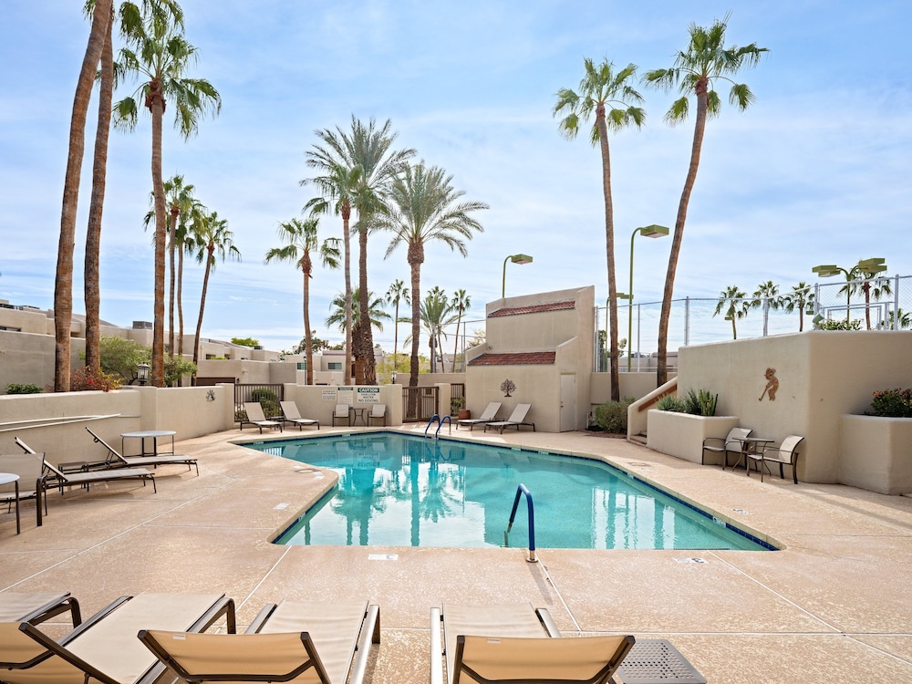 Biltmore Bliss-pool-pickeball-gym-mountain Views