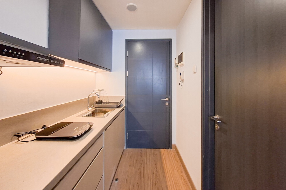 1Br Near Alam Sutera Mall At Collins Boulevard Apartment
