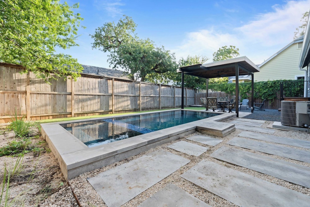 Casa Que Canta by Avantstay Private Pool, Firepit & Walkable East Austin Gem