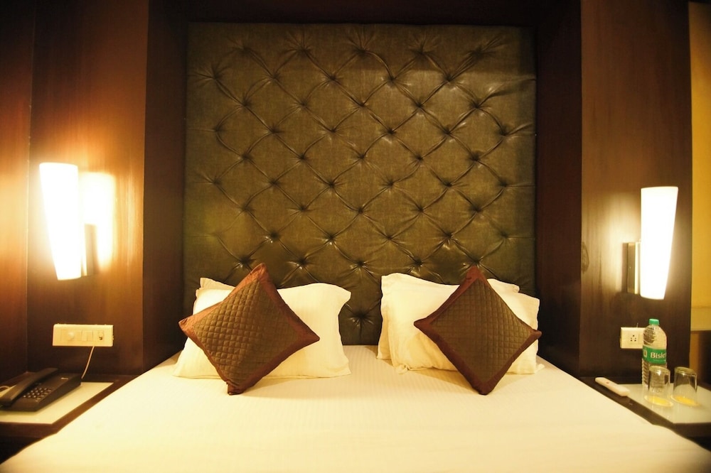 Hotel The Golden Oak Central by Citrus Prime view 4