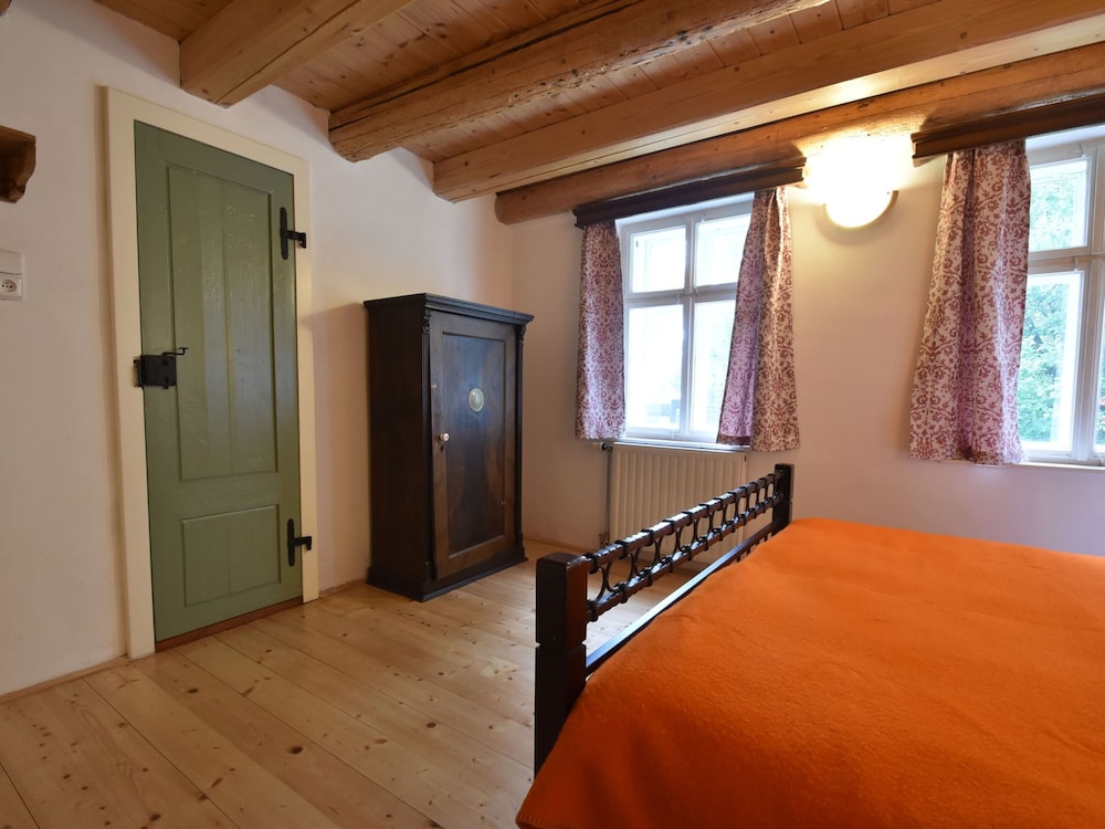 Spacious Holiday Home in Zlata Olesnice view 3
