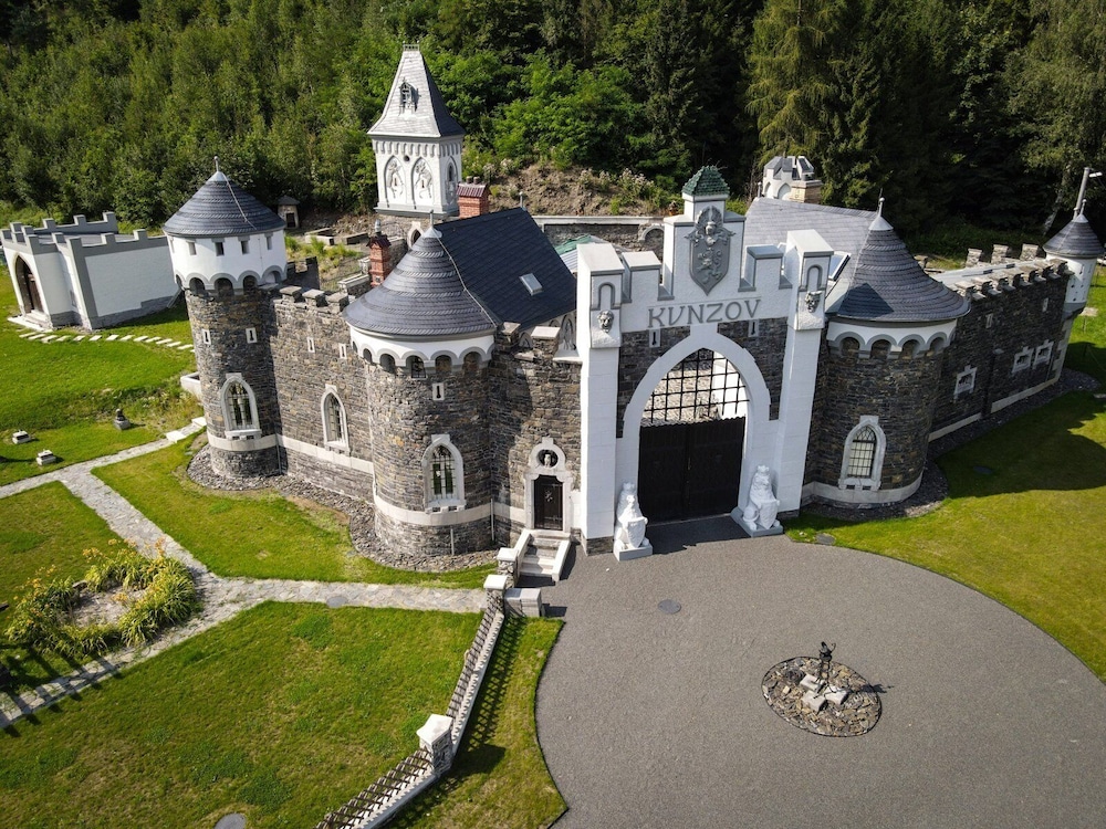Hrad Kunzov Boutique Hotel