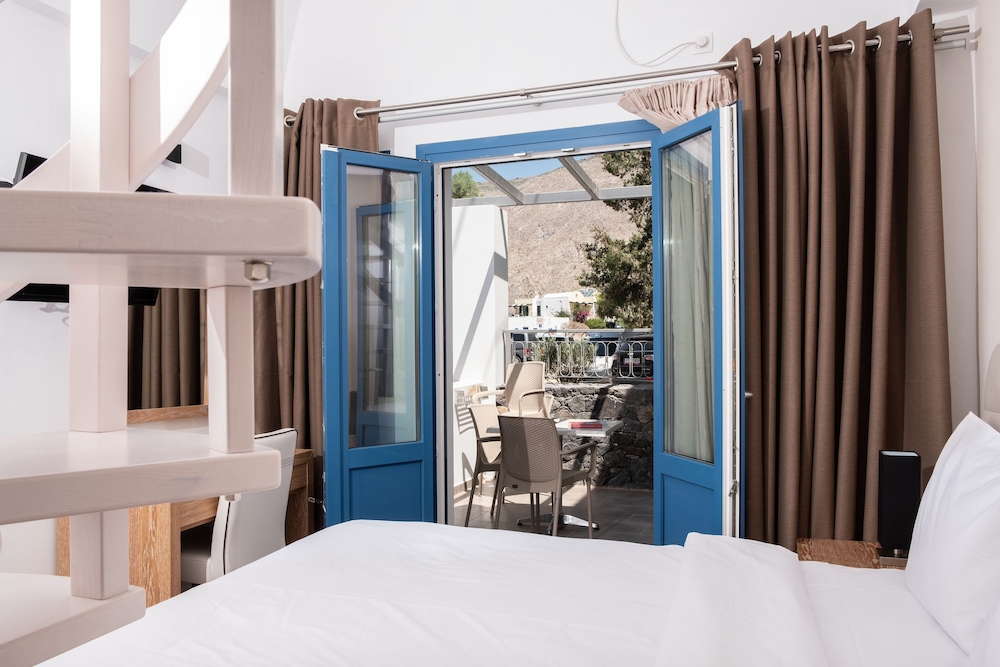 Tristhenia Hotel
