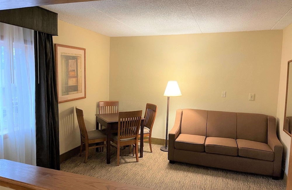 Crossroads Hotel and Event Center