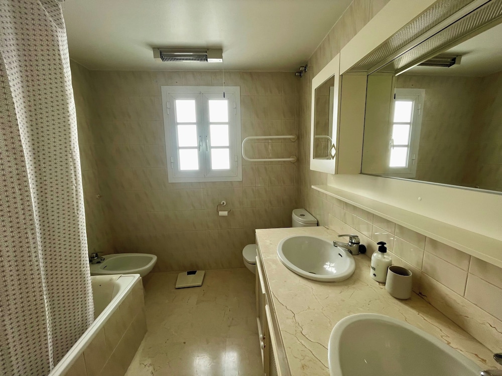 Marbella - House - Sleeps 4 - Pool - Parking
