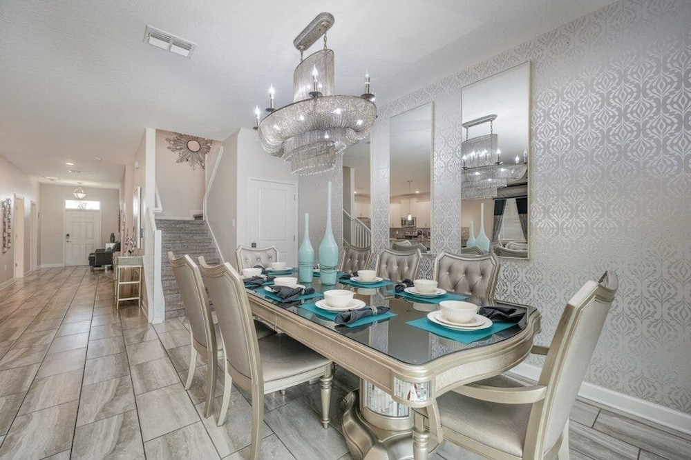9 Bed Pool, Spa, Movie Room & Game Room! 9 Bedroom Home by RedAwning