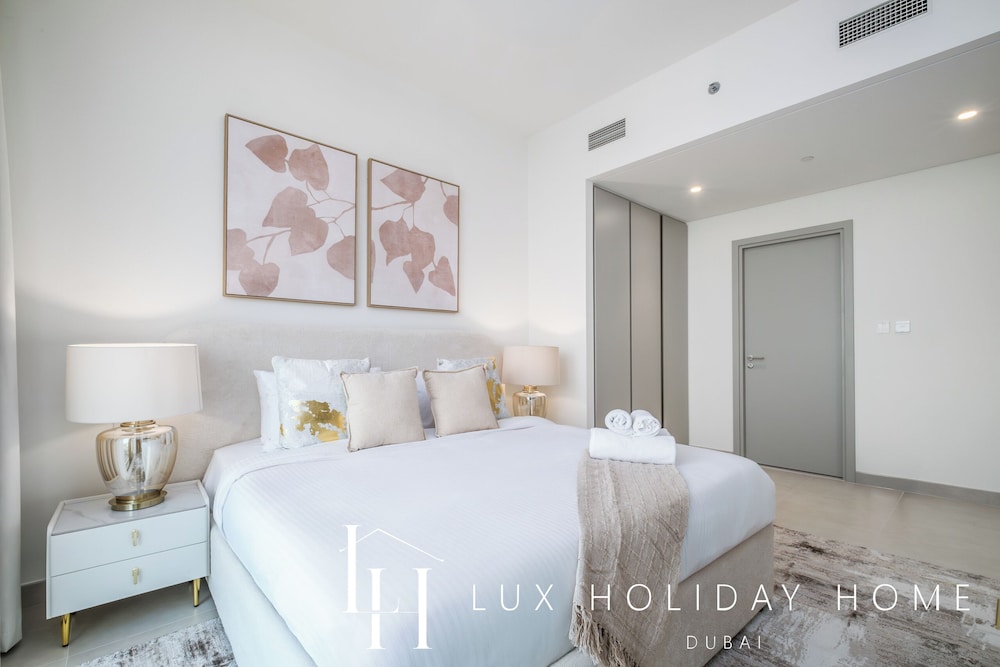 LUX The Creek Palace Residence Suite 2