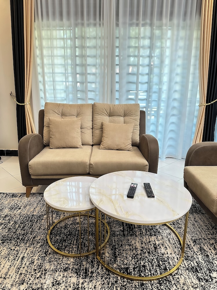 LivLuxe Apartments 3