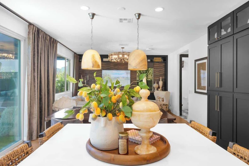 @marbella Lane - Stylish Dream Home in RMV w/ Pool