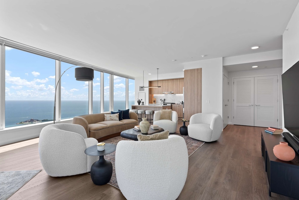 Panoramic Lake Views Premier Amenities for Groups