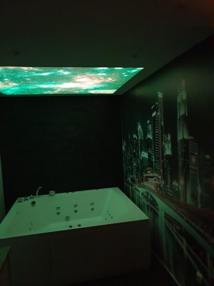Apartman 2 S V Istocno Sarajevo Lukavica sa Jacuzzi Lux Spa Hilandarska Centar view 5