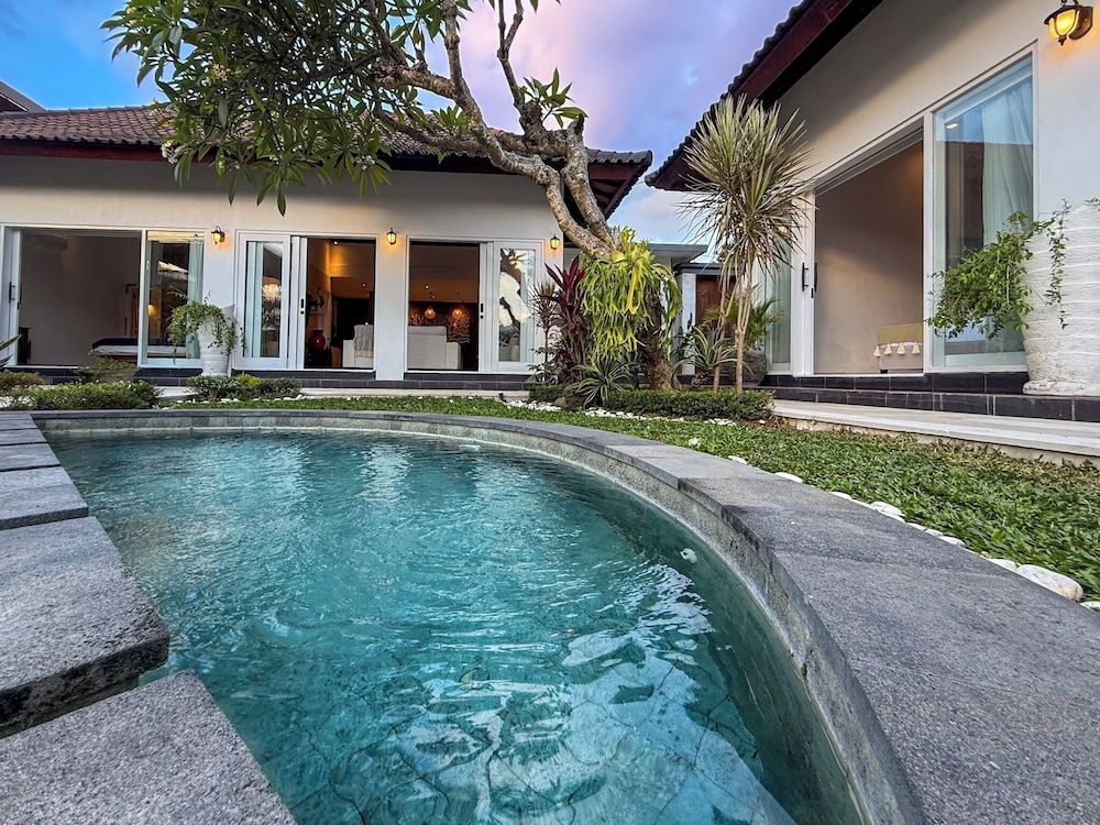 Villa St Calyx by DVH Luxe Retreats 3BR