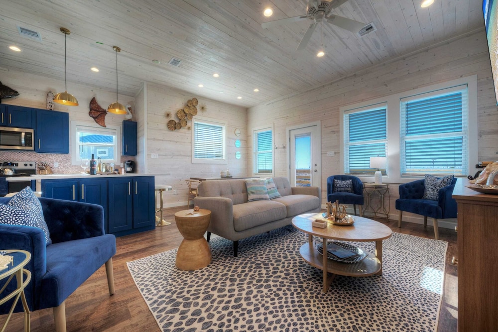 Cart-friendly Boardwalk to the Beach Private Pool, Firepit & Pond Views 361 Bayview
