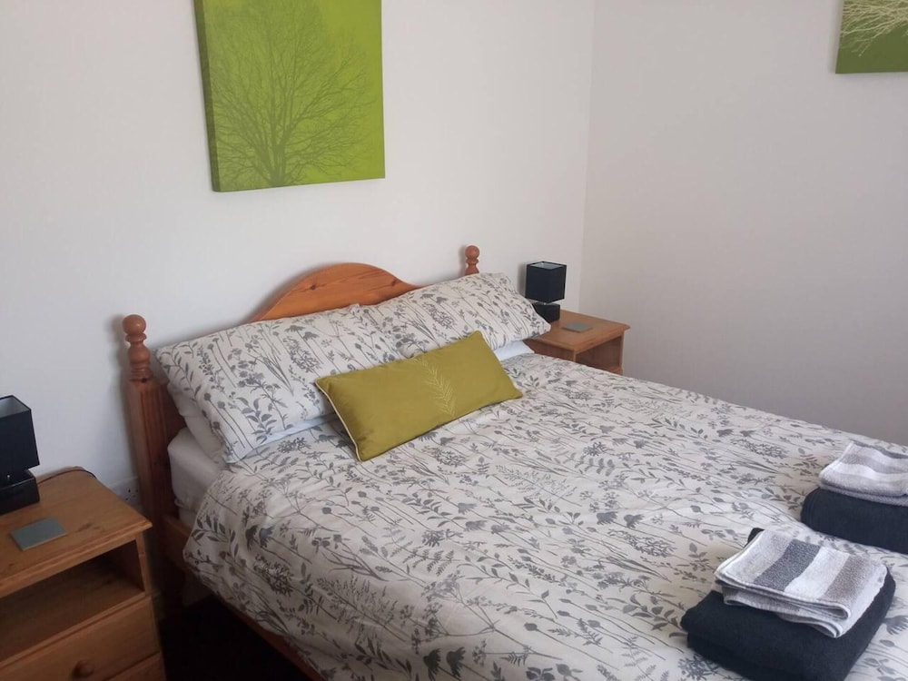 Cozy Courtyard Apt, Explore & Relax, Free Parking view 2