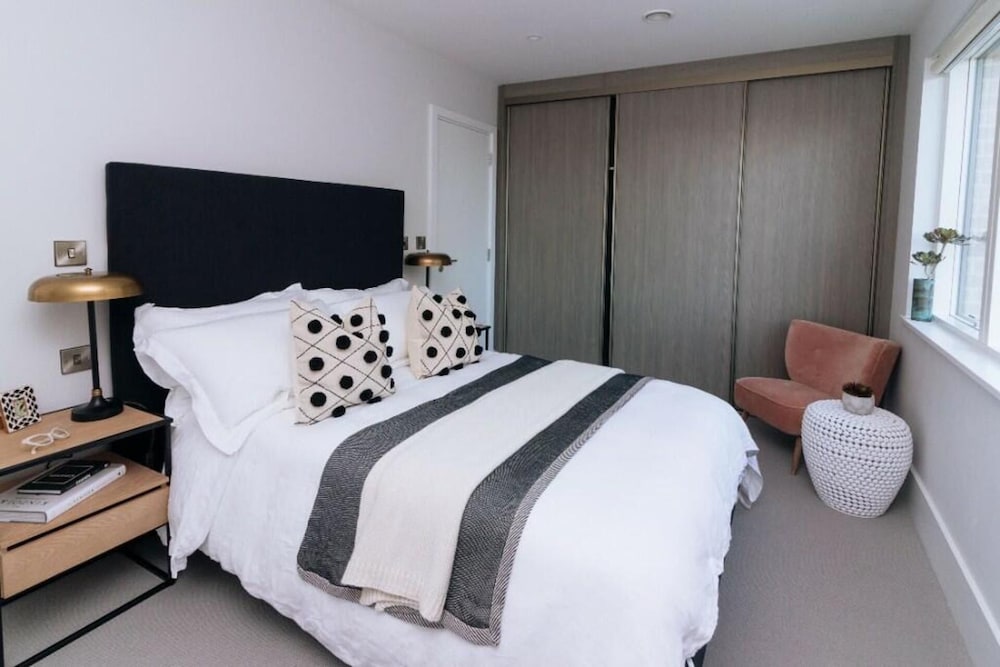 Meadow Lane Retreat - City Center Gem view 3