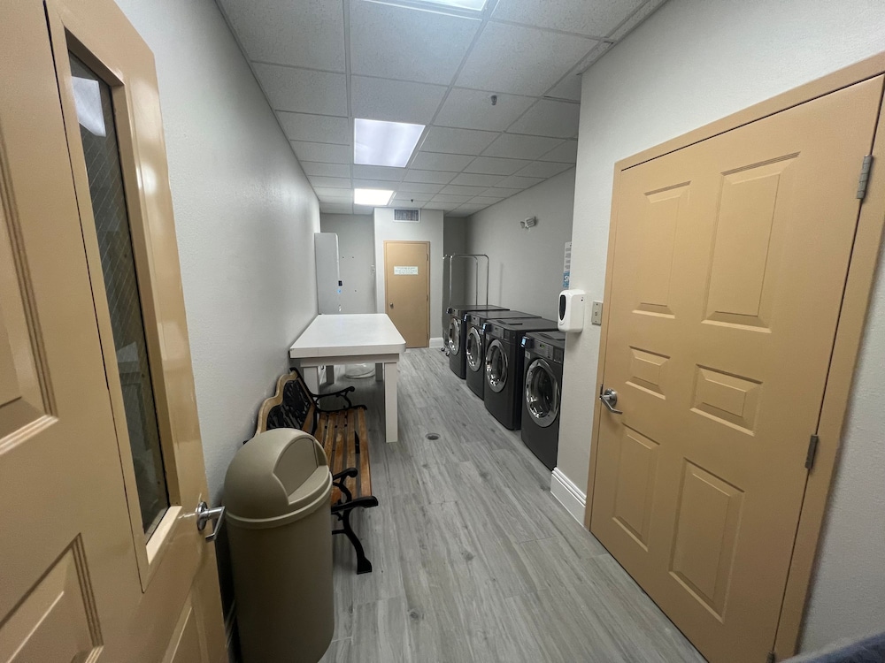 King Bed Studio Free Shuttle