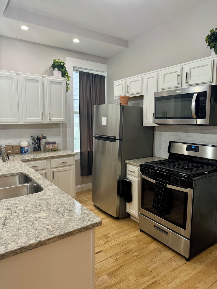 Jungle House Boutique Lofts – Downtown Columbus & Short North