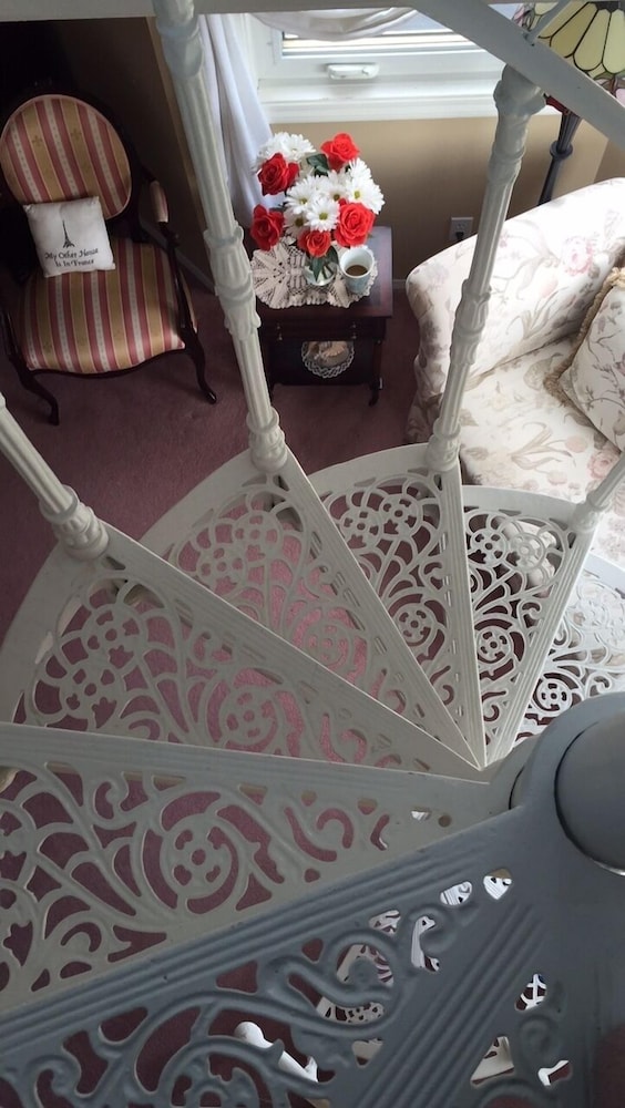 Elevate Rooms Harmony House B&B