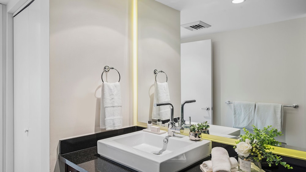 Luxury Vacation Rentals at The Setai by LRMB