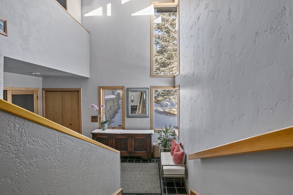 2060 Solamere Drive - Four Bedroom Home 4 Condo