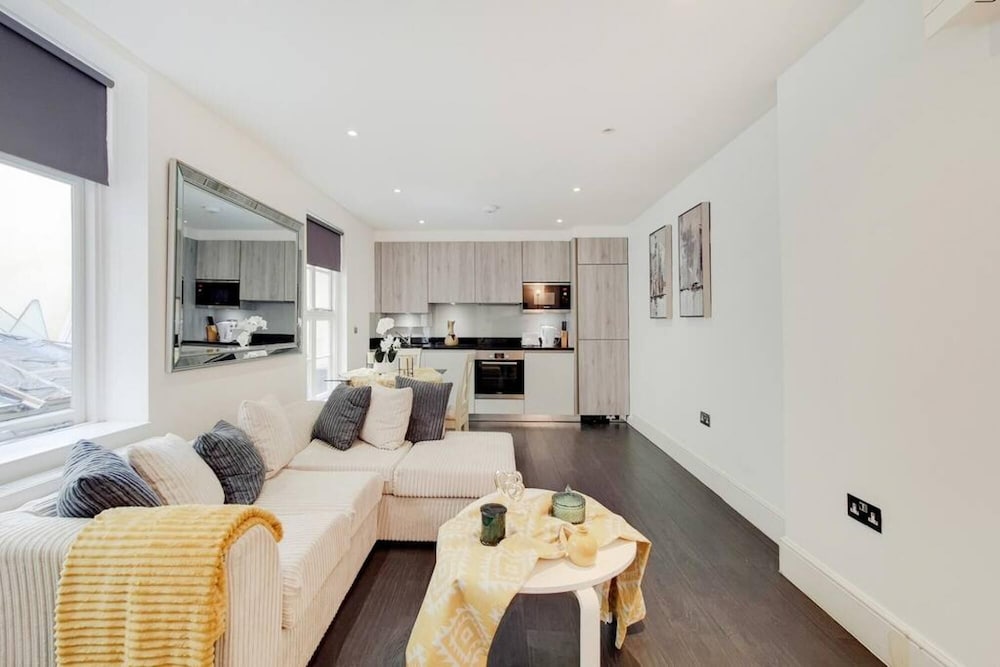 Modern Split-level One Bedroom Apartment With AC view 3
