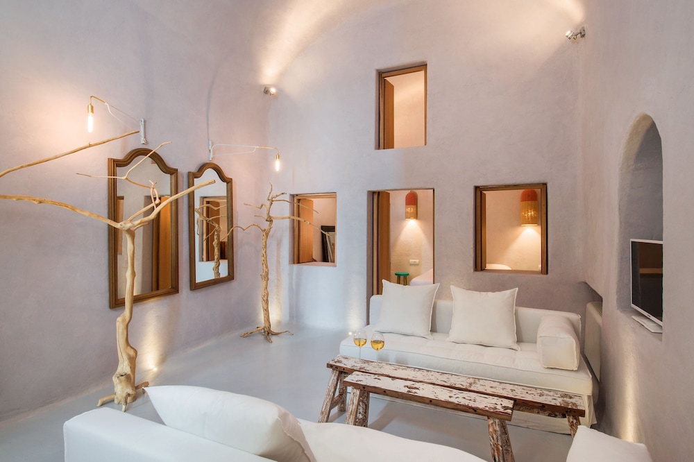 Ammos Oia Mansion