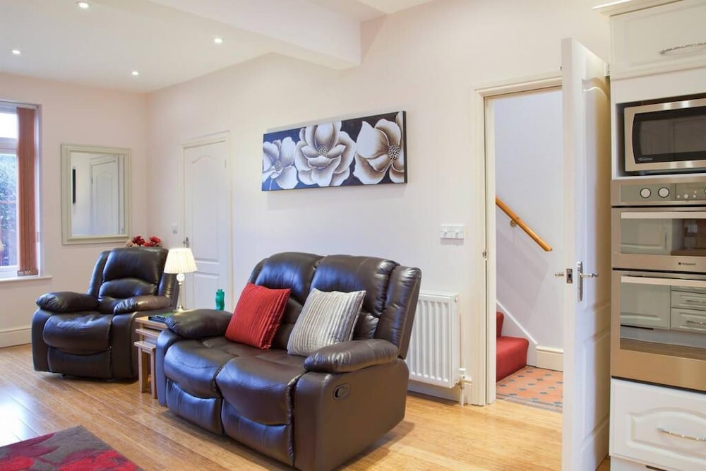 Sapphire - Spacious Apartment Near the Sea view 4
