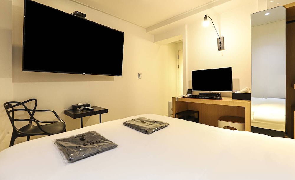 CHESS HOTEL