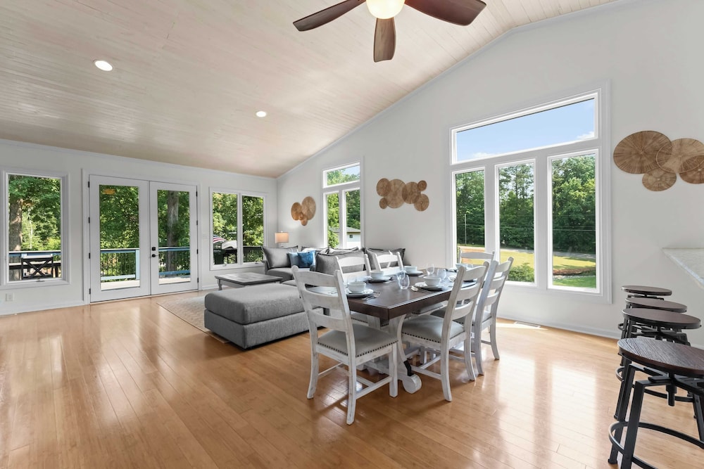 Cove's End by Avantstay Dock, Game Room, Fire Pit & Forest Views