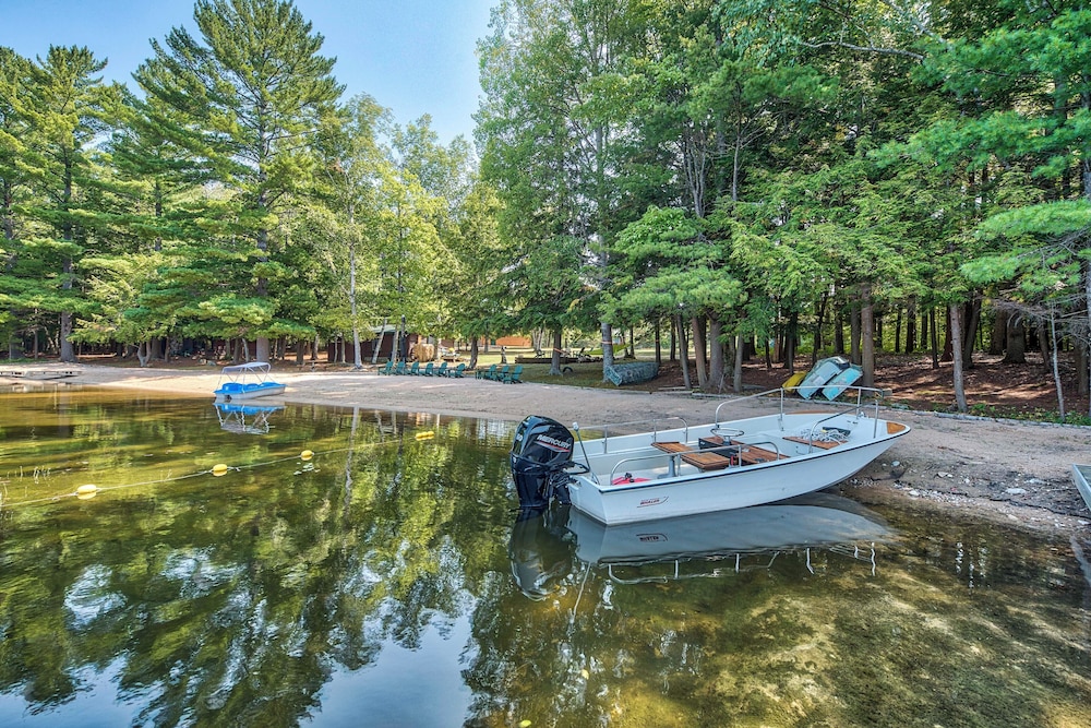 Steps to Lakefront: Dog-friendly Cabin in Levering