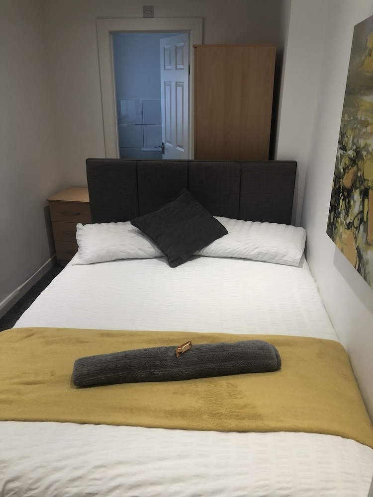 Lovely 4-bed House in Anfield all En-suite, view 5