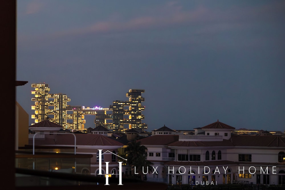 LUX The Palm View Studio