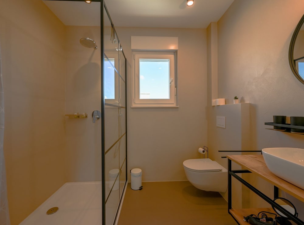 Matohanci Dazzling Villa With Pool