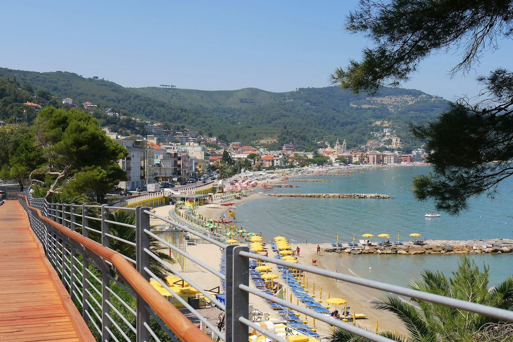 Il Suono del Mare 200 mt From sea