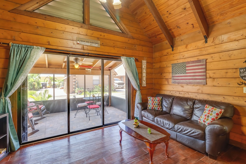 Access to Lake Okeechobee: Cabin w/ Perks!
