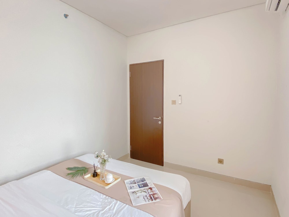 Homey And Tranquil 2Br Apartment Transpark Cibubur