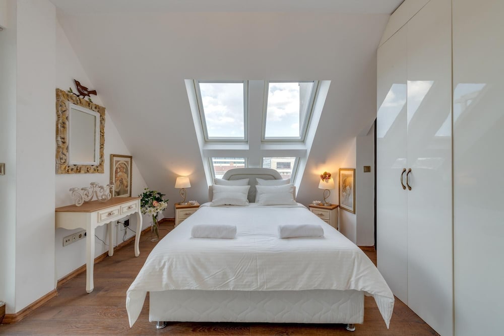 Luxury and Sunny Studio With a View in TOP Centre view 2