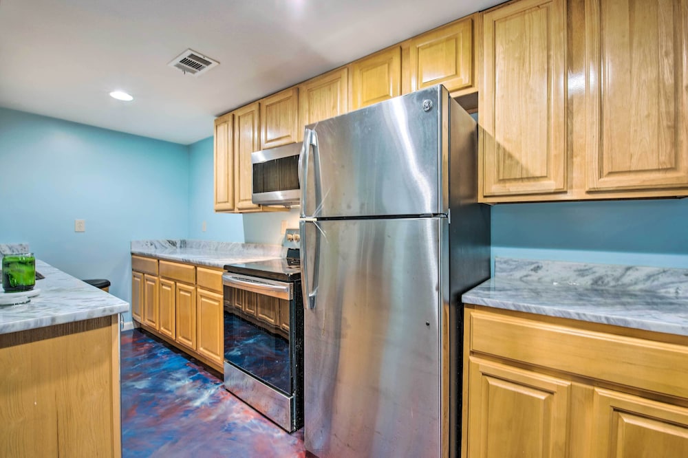 Decatur Apartment w/ Tennis Court ~ 11 Mi to ATL view 4