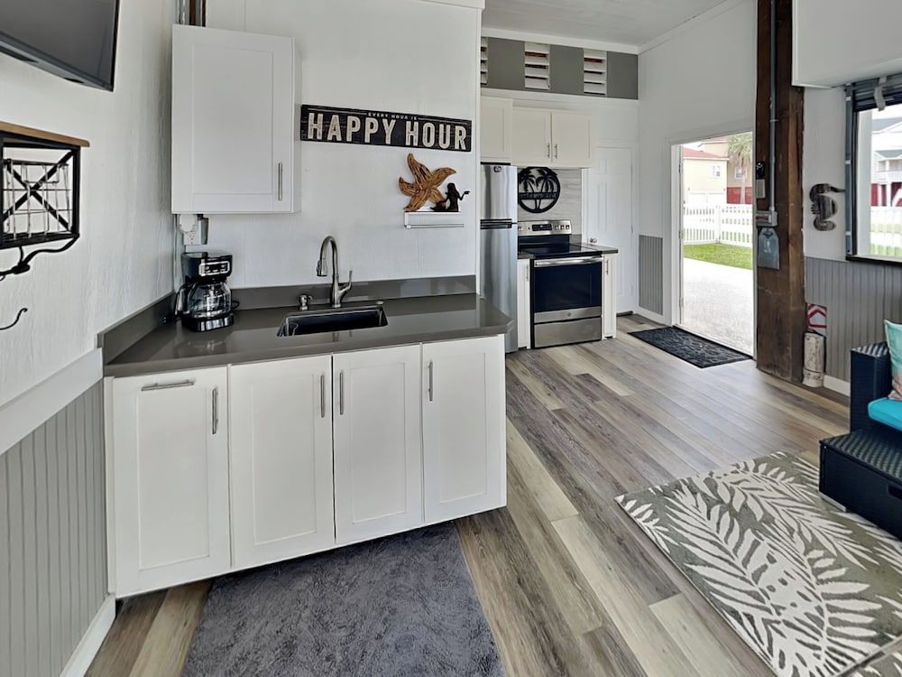 Rosé By The Bay by Ryson Vacation Rentals