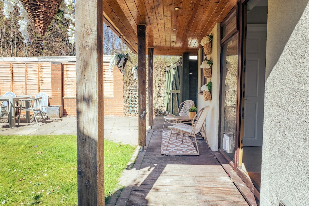 Beautiful 4 BD Home near Woodstock