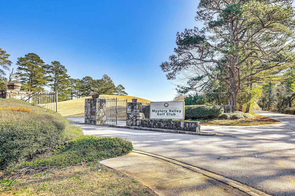 5 Mi to Stone Mountain: Lithonia Getaway